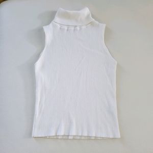 Turtleneck, no sleeve top in white